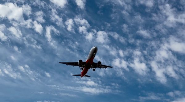 In aumento la domanda di voli ma cancellate le rotte con pochi passeggeri