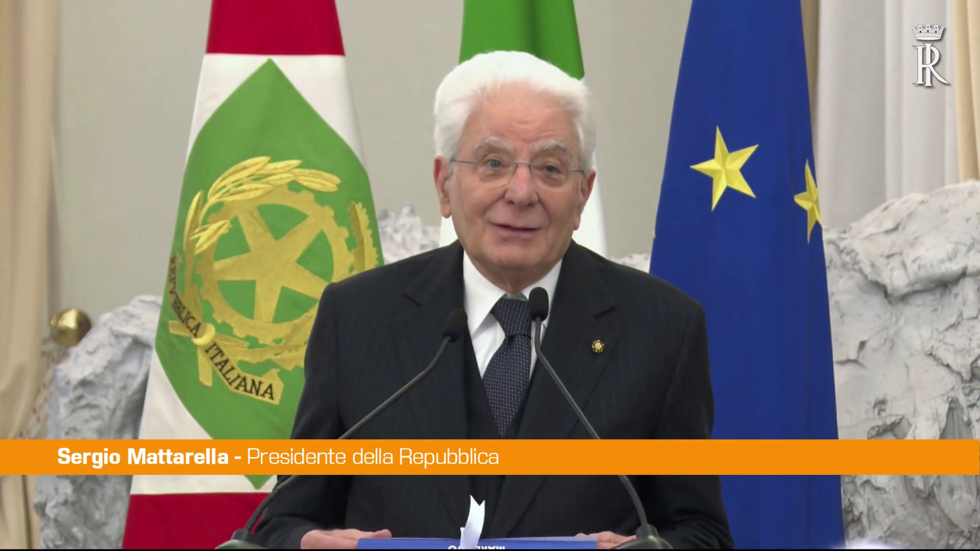 Mattarella "Abbiamo il dovere di non trasferire ai giovani un mondo compromesso"
