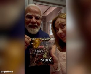 Meloni posta video con Modi e le caramelle "Melody"