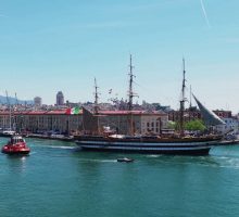 La Nave Amerigo Vespucci salpa dal Porto di Genova, le immagini dal drone