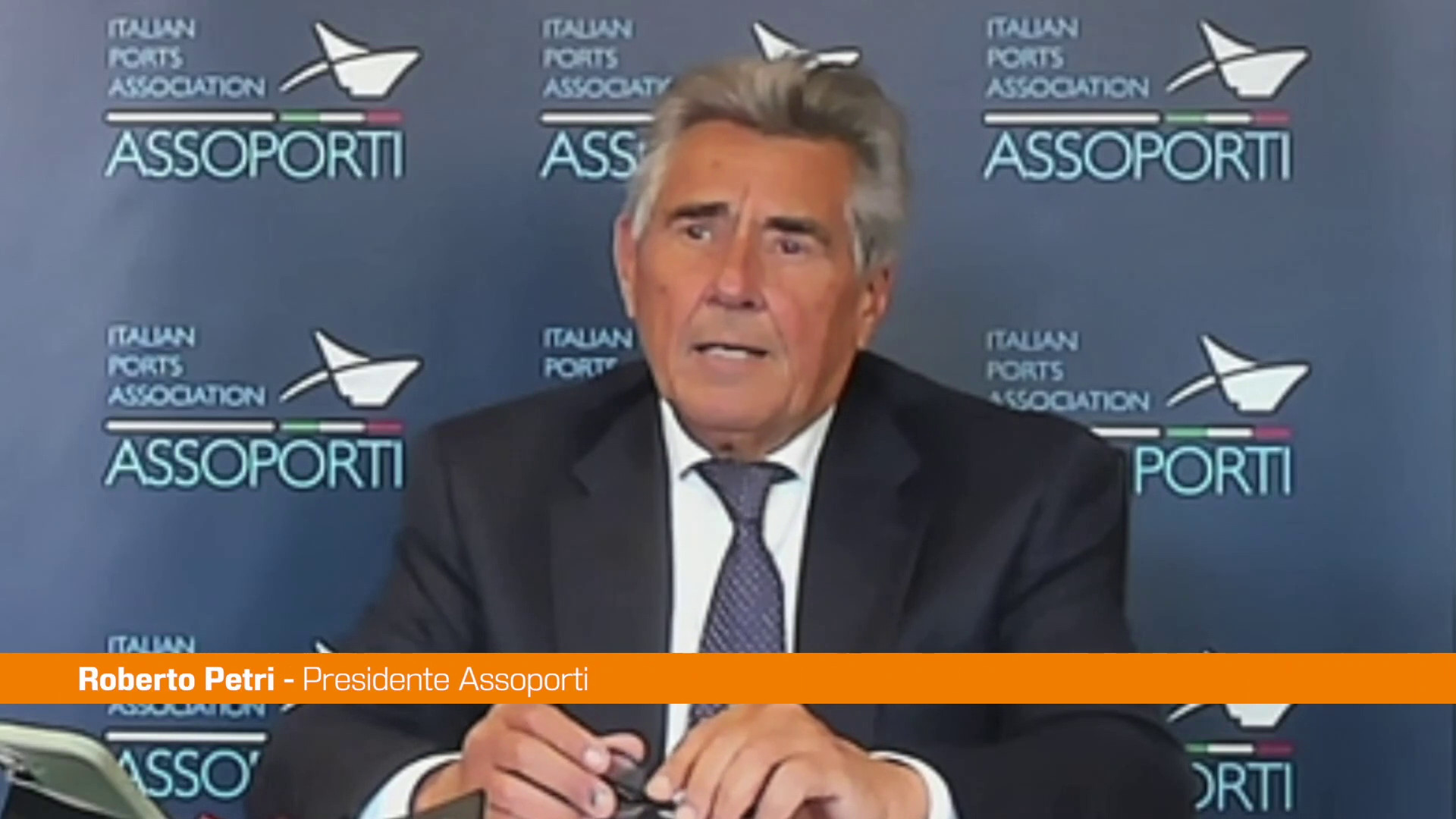 Petri "Mix di investimenti pubblici e privati per rafforzare i porti italiani"