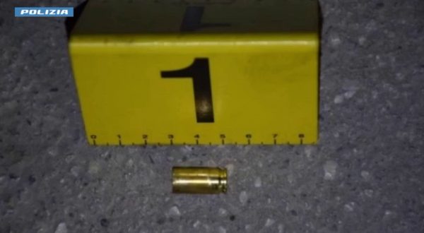 Blitz antidroga e antiracket a Caivano, 12 arresti