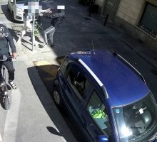 Torino, anziana reagisce allo scippo e fa arrestare un giovane ladro