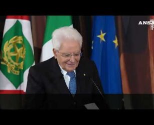 Siparietto Mattarella-Bisio, "dopo il film cerimoniale disorientato" #ansa #news