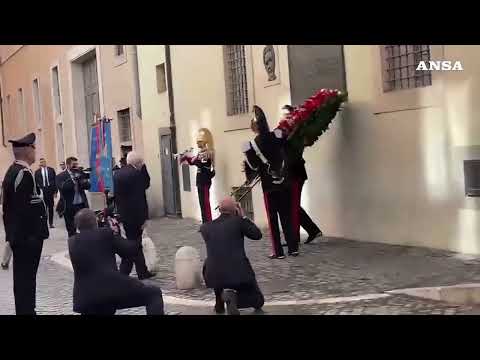 Aldo Moro, Mattarella depone una corona di fiori in via Caetani#ansa #news