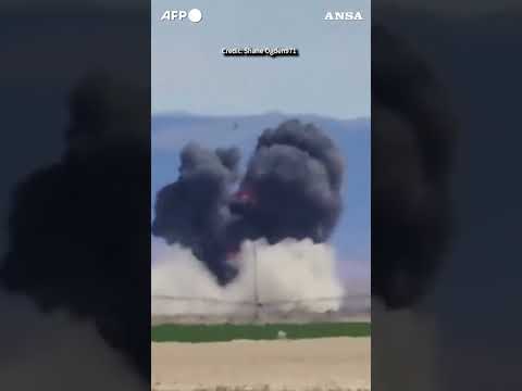 Scontro tra due jet durante uno show in Idaho, salvi i piloti #ansa#news