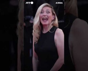 Sharon Stone illumina Cannes, sfilata di star sul red carpet #ansa#news