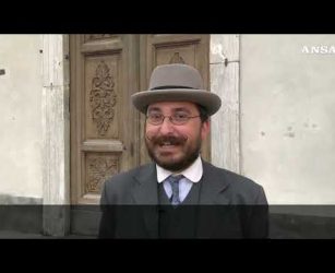 Baffi, panciotto e tabarro: Ivan Mecca, il professore della Belle e'poque #ansa #news