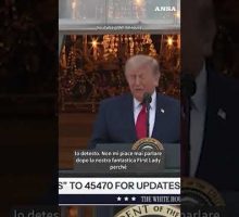 Trump ironizza sul successo di Melania: "In famiglia c'e' spazio per una sola star" #ansa #news