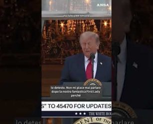 Trump ironizza sul successo di Melania: "In famiglia c'e' spazio per una sola star" #ansa #news