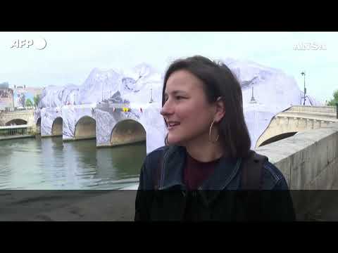 L'artista JR trasforma il Pont Neuf di Parigi in una grotta #ansa #news