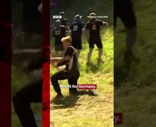 German YouTuber Tom Kopke wins first men's annual cheese-rolling race. #CoopersHill #BBCNews