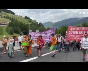 Brennero, tratto autostradale chiuso per una manifestazione ambientalista