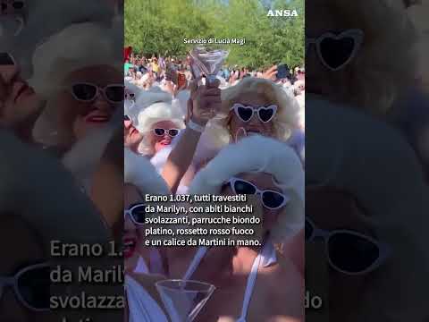 E’ Marilyn mania, battuto il record di sosia in California #ansa #news