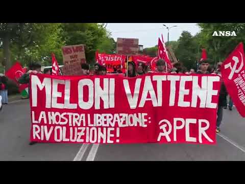 Primo Maggio a Torino, al corteo slogan contro governo e guerra#ansa #news
