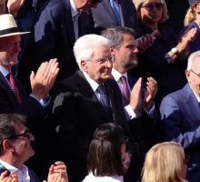Mattarella alla finale degli Internazionali, standing ovation al Centrale