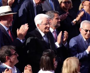 Mattarella alla finale degli Internazionali, standing ovation al Centrale