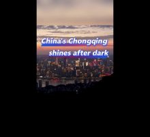 Cina, la citt&agrave; di Chongqing illumina la notte con paesaggi di luci