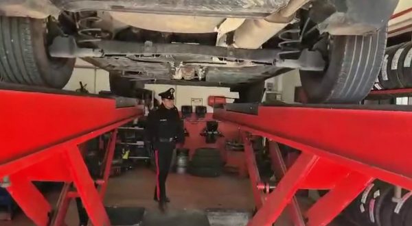 Droga nascosta nel doppiofondo dell’auto, 39enne arrestato a Roma
