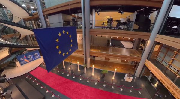 Dal Parlamento Ue bilancio da 1.780 miliardi