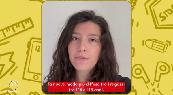 Gli adolescenti si vestono di nero