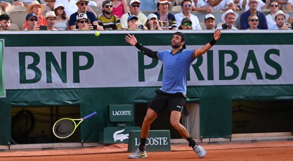 Berrettini vola ai quarti al Roland Garros, Cerundolo battuto in tre set