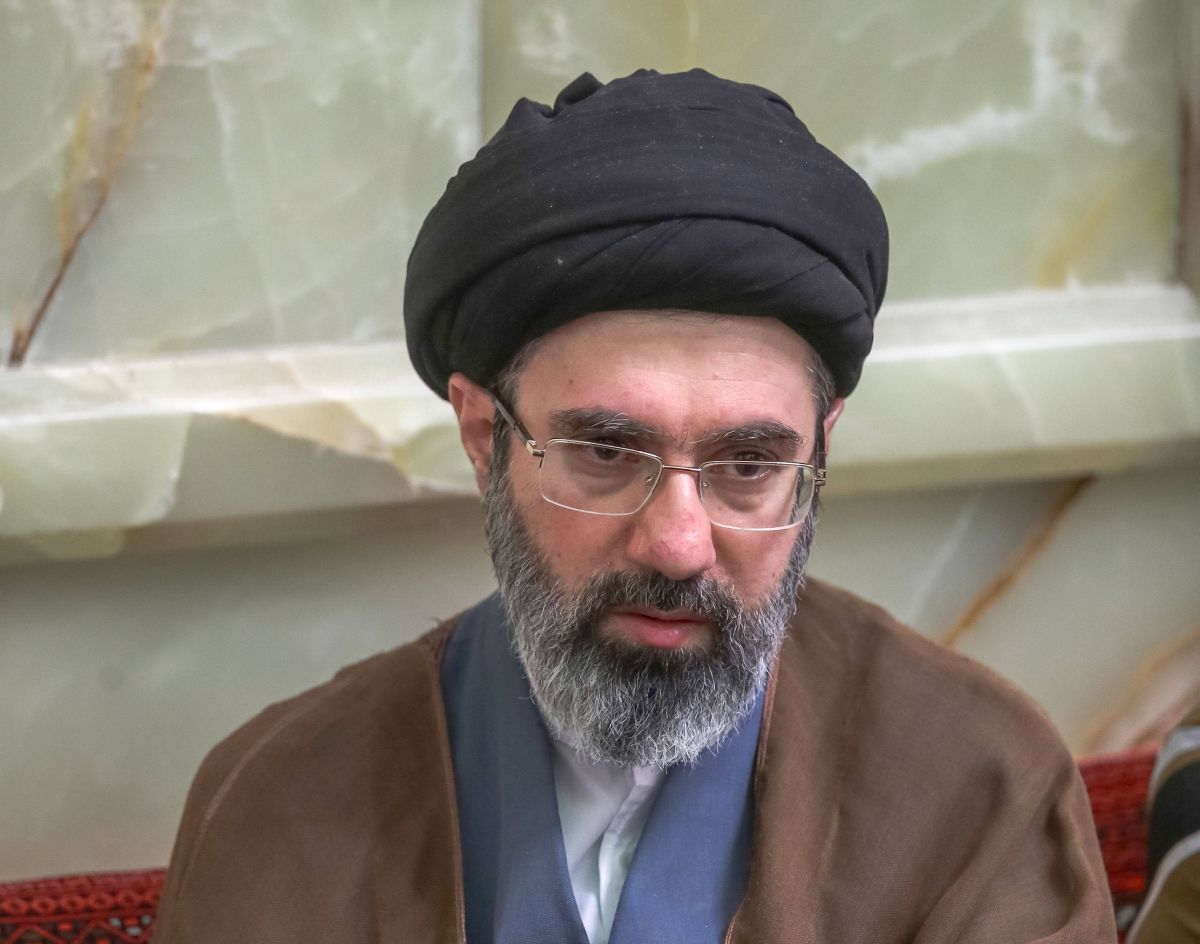 Iran, Khamenei accusa l&rsquo;Occidente di guerra ibrida per creare divisioni interne