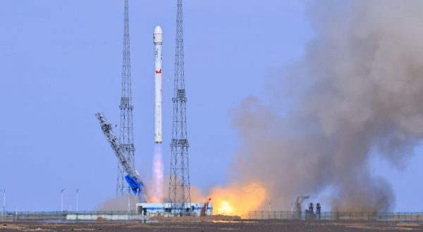 Cina, lanciati due nuovi satelliti nello spazio