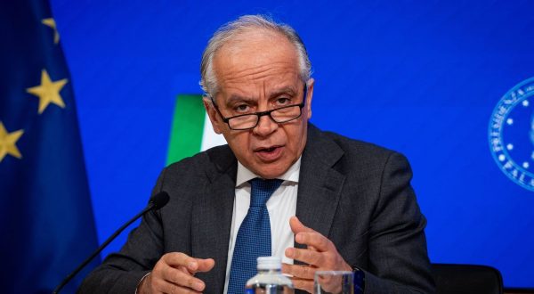 Piantedosi, “L’Ia supporterà la sicurezza, no al poliziotto automatizzato”