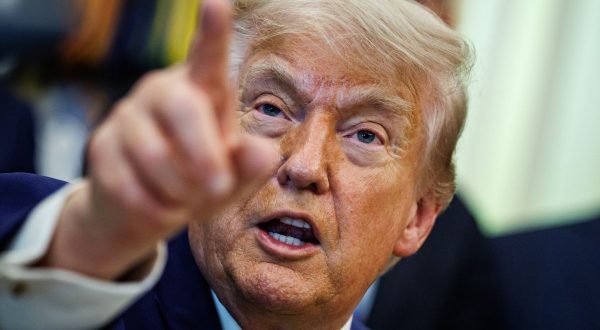 Iran, Trump “Approvati i punti finali dell’accordo, attacchi annullati”
