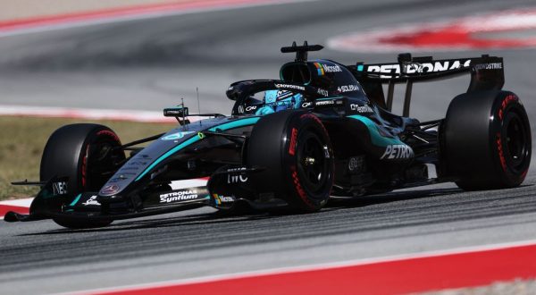 Russell in pole su Hamilton e Antonelli a Barcellona, Leclerc 10°