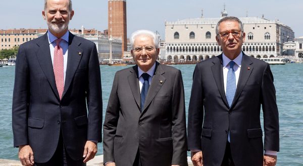 IA, Mattarella “Pochissimi privati travolgono ogni regola, l’Ue agisca”
