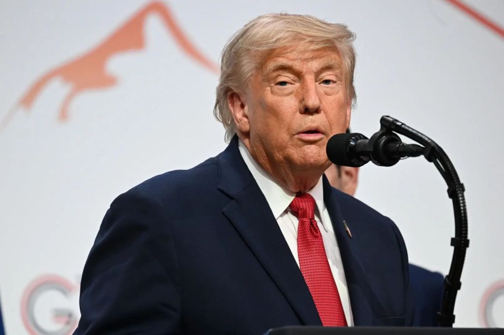 Trump &ldquo;Meloni vuole tornare amica per far risalire i suoi consensi, no grazie&rdquo;
