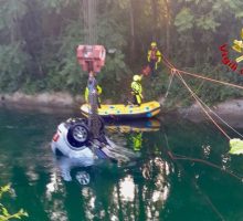 Auto finisce in un canale nel milanese, 3 morti