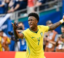 Vinicius trascina il Brasile al primo posto nel girone C, 3-0 alla Scozia