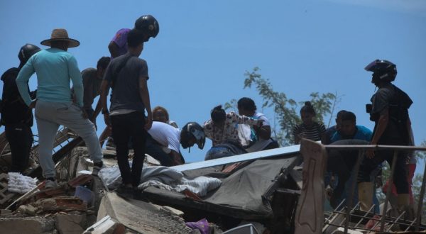 Venezuela, salgono a 235 i morti, 4.300 i feriti. 70mila famiglie senza tetto