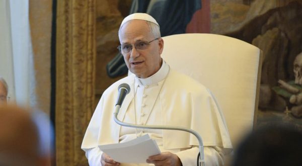 Papa “Guerra mai benedetta da Dio, risolvere conflitti da umani e non da bestie”