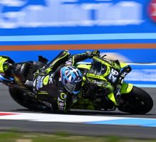 Fernandez vince la sprint di Assen, terzo Di Giannantonio davanti a Bezzecchi