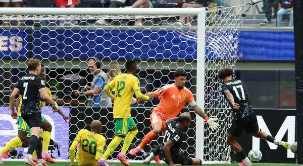 Eustaquio-gol al 92°, il Canada batte il Sudafrica e vola agli ottavi