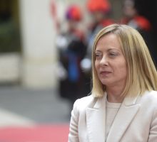 Meloni &ldquo;Non sono antiamericana oggi, non ero inginocchiata ieri&rdquo;
