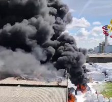 Incendio nello stabilimento Versalis di Mantova, nessun ferito