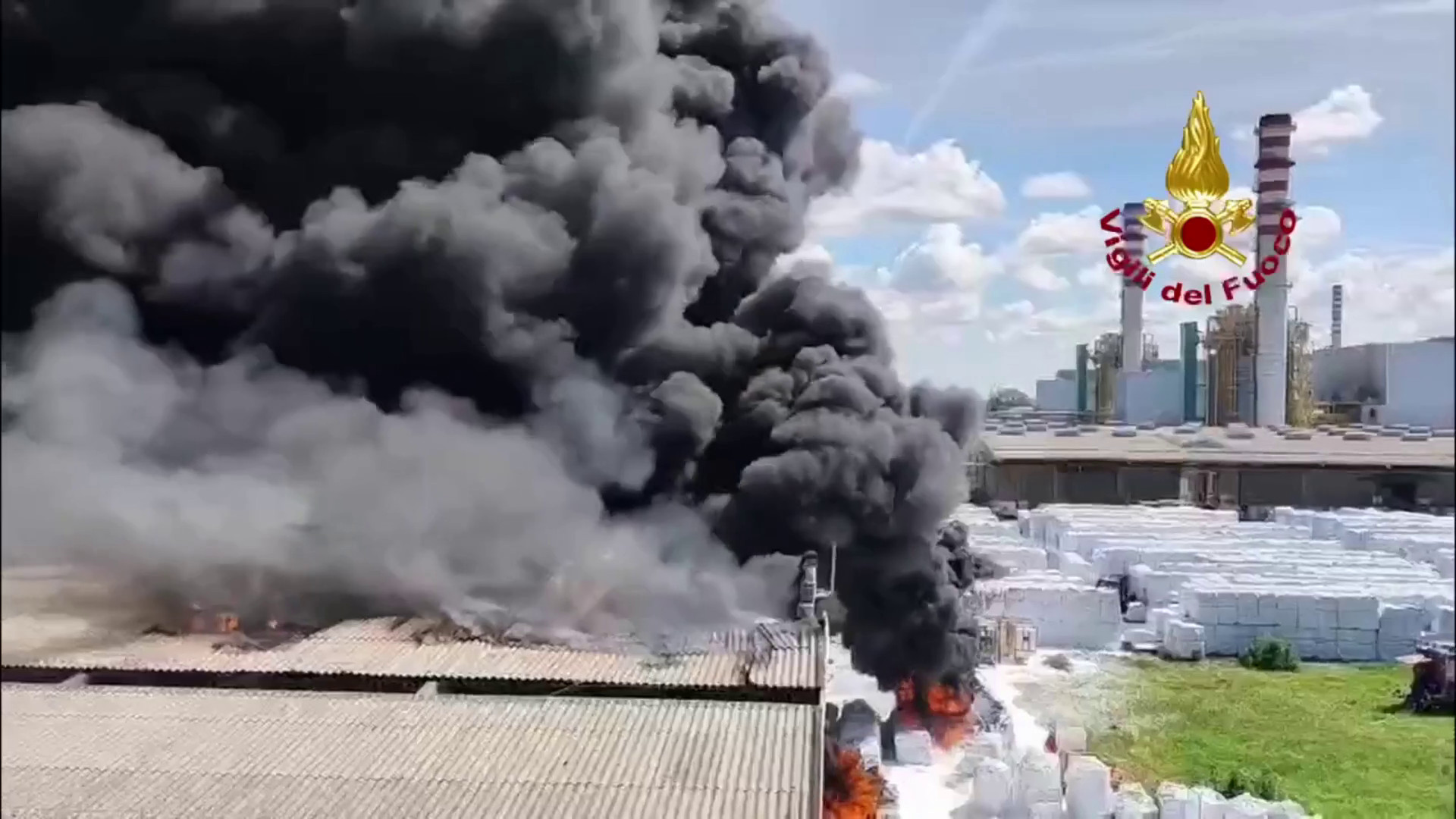 Incendio nello stabilimento Versalis di Mantova, nessun ferito