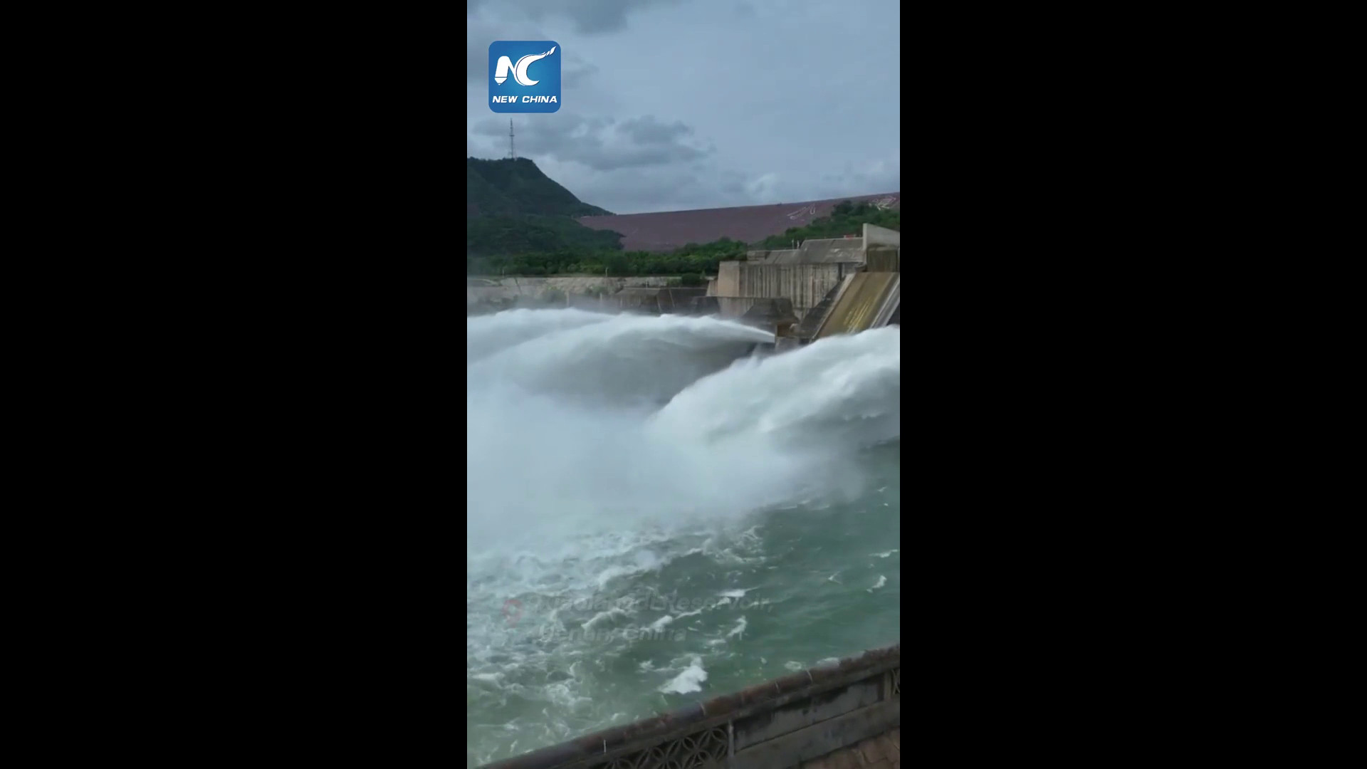 Cina, l'acqua d&agrave; spettacolo sul Fiume Giallo