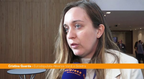 Immigrazione, Guarda “Il patto Ue nega diritti umani, in Albania deportazioni”