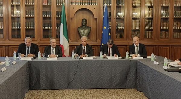 Il ministro Piantedosi in Prefettura a Palermo: “Tra luglio e agosto 90 nuove unità di Polizia e Carabinieri”