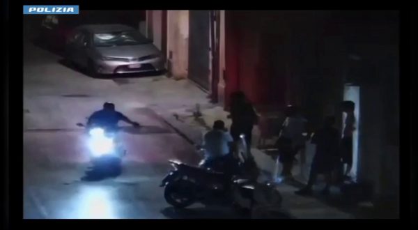 Polizia sgomina gang giovanile ad Avola, sequestrate armi da guerra