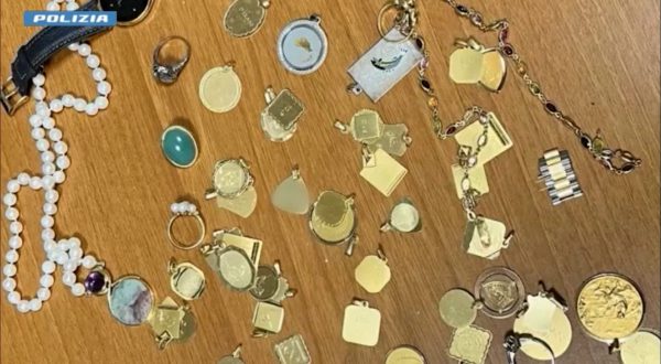 Truffe ad anziani in tutta Italia, sei arresti nel Napoletano