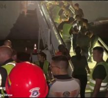 Sisma Venezuela, atterrato il primo aereo con soccorritori italiani