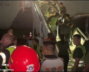 Sisma Venezuela, atterrato il primo aereo con soccorritori italiani
