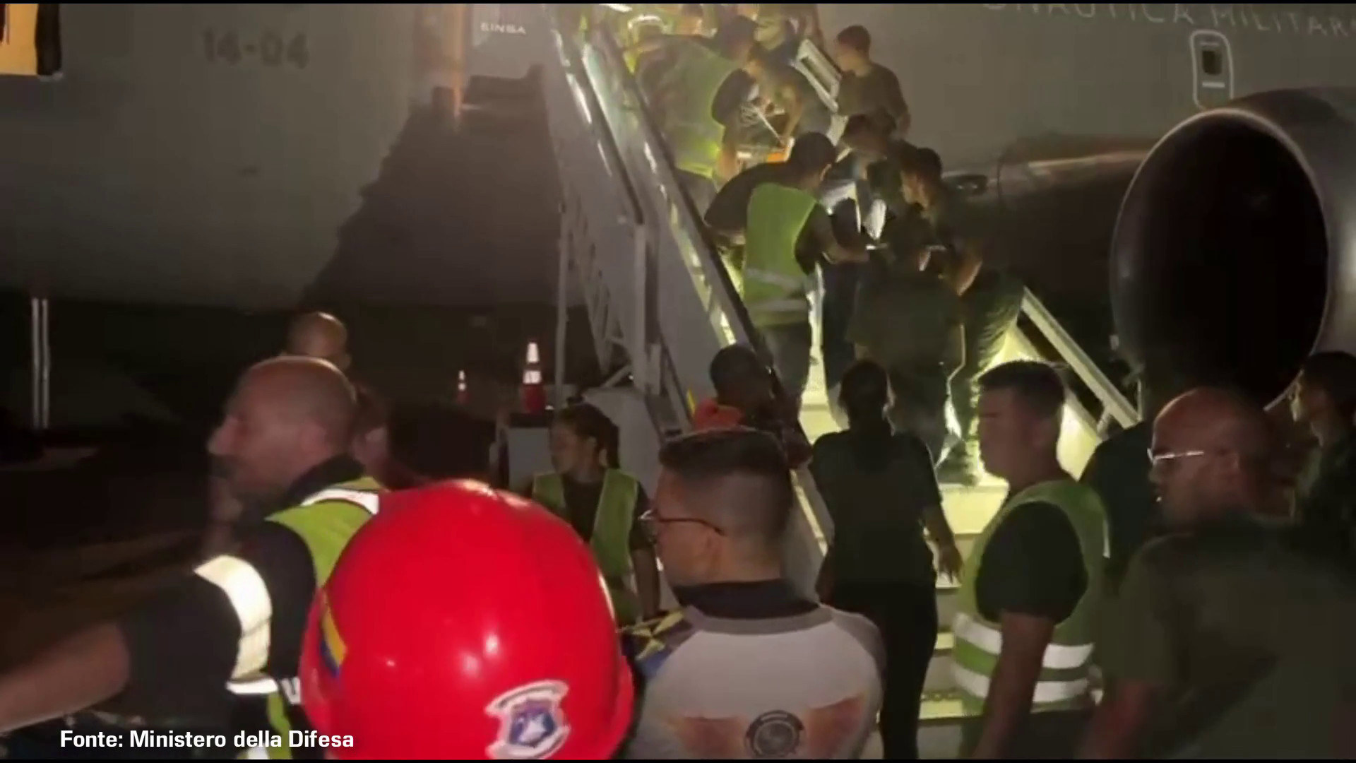 Sisma Venezuela, atterrato il primo aereo con soccorritori italiani